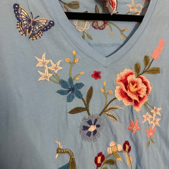Johnny Was Floral Embroidered V-Neck Short Sleeve Tee Blue Size Medium - Picture 5 of 6